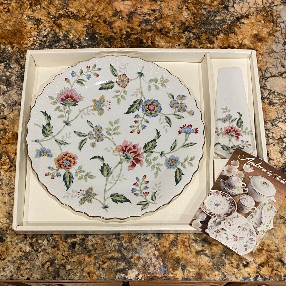 Vintage Andrea by Sadek cake plate serving set in Buckingham pattern